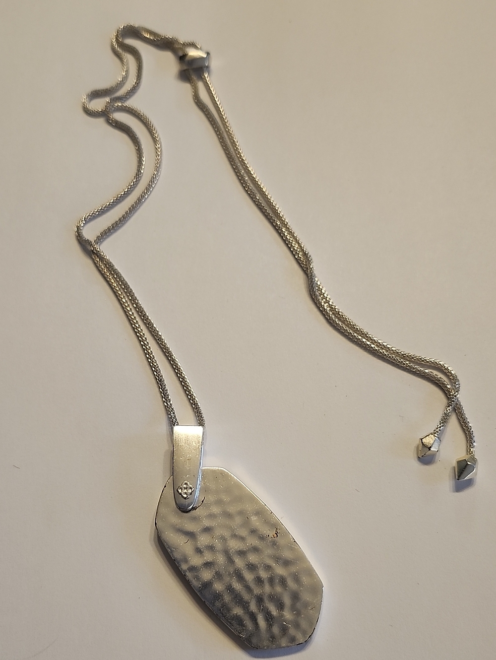 Kendra Scott Inez Hammered Pendant Necklace - Silver Tone